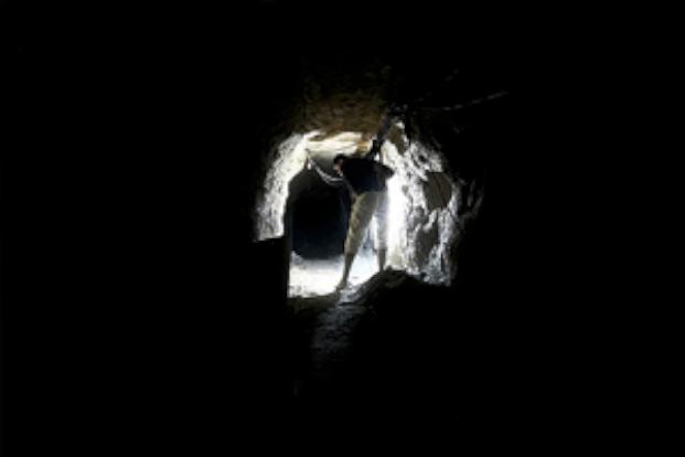 Gazze s�n�r�nda t�nel imhas�! 5 yaral�